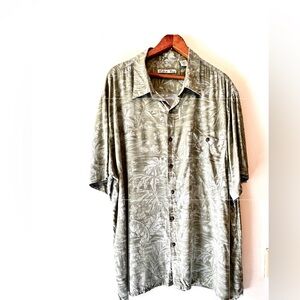 Men’s XXL 100% Rayon Button Down Short Sleeve Sage Tropical Print by Batik Bay